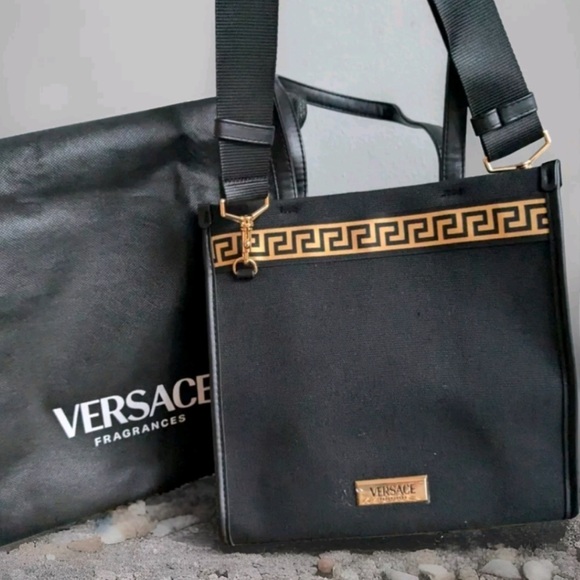 Versace - Picture 2 of 11